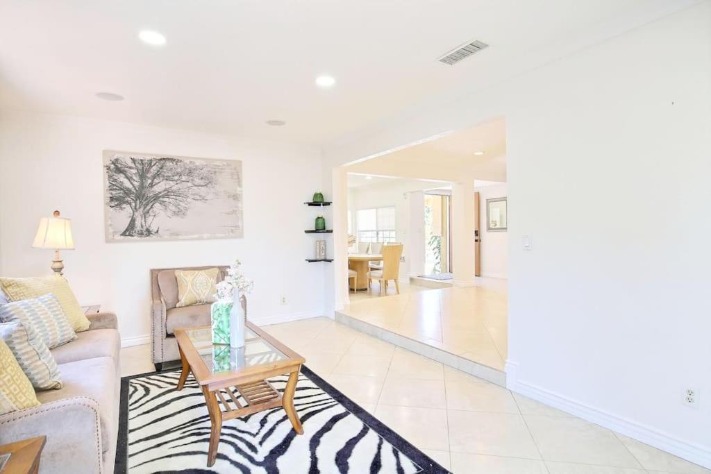 5 Rooms Villa Near Disneyland, Golf Course And Trial To Beach Santa Ana Exterior photo