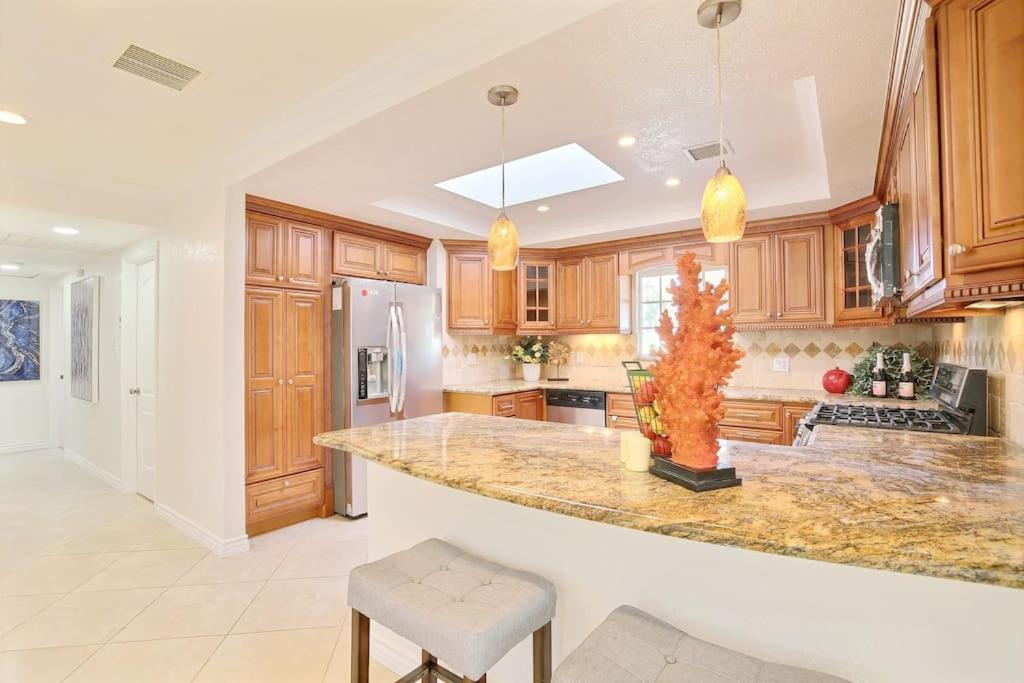 5 Rooms Villa Near Disneyland, Golf Course And Trial To Beach Santa Ana Exterior photo