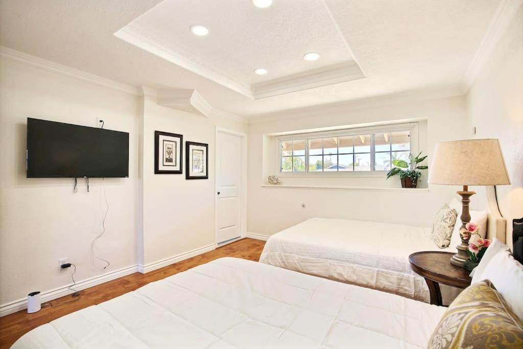 5 Rooms Villa Near Disneyland, Golf Course And Trial To Beach Santa Ana Exterior photo